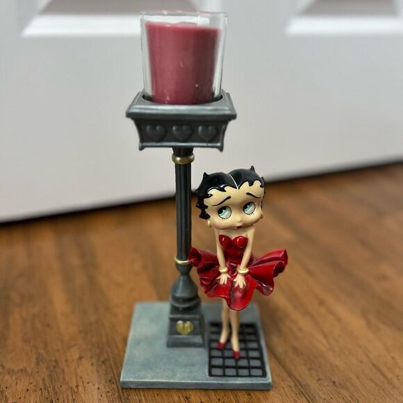 ⚡️SPRING CLEAN SALE⚡️ Betty Boop "What A Breeze" Lighted Figurine Candleholder - Picture 7 of 8
